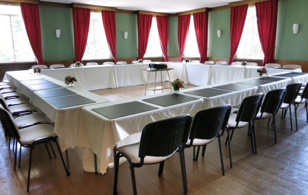 Au sein du club house du Golf d'Ormesson, 2 salles de séminaire sont à votre disposition pour organiser vos évènements d'entreprise