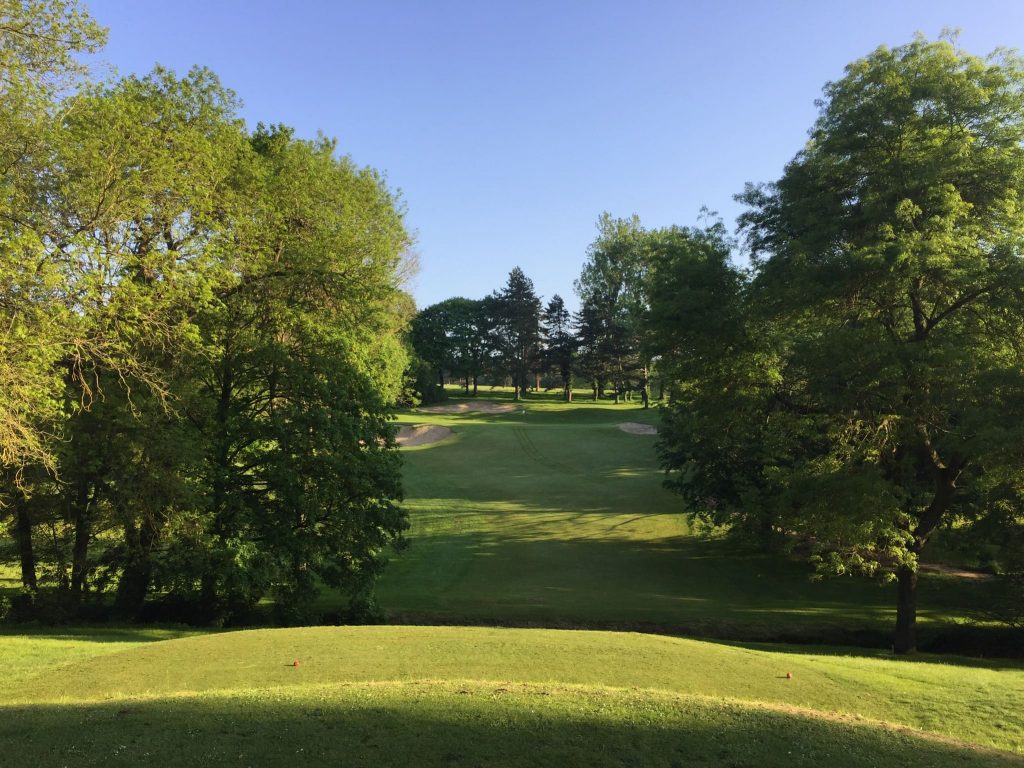 Jouez au Golf d'Ormesson, un club de golf historique et havre de paix aux tarifs avantageux au cœur de l'Ile-de-France