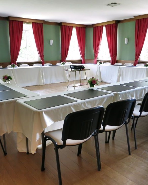 Au sein du club house du Golf d'Ormesson, 2 salles de séminaire sont à votre disposition pour organiser vos évènements d'entreprise